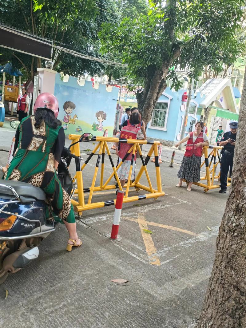 宝宝的三年幼儿园时光转眼过去了,感恩一路陪伴孩子们的老师们